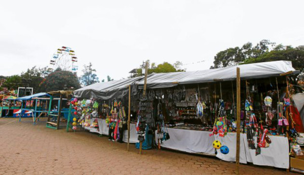 Ambiente festivo y comercial se apodera de la adea de Suyapa