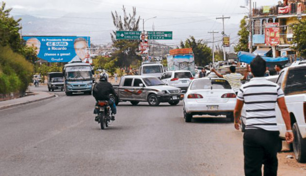 Infierno vehicular y desorden sigue vigente en salida a oriente