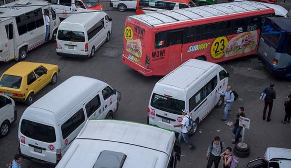 Mueren 16 personas en accidente de bus que transportaba futbolistas en México