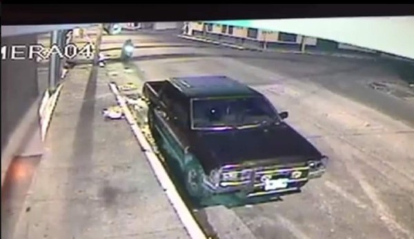 Motociclista casi pierde la vida al impactar en vehículo