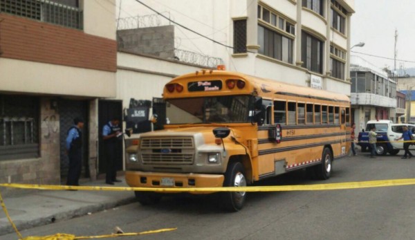 Acribillan a dos jóvenes dentro de bus en en barrio La Bolsa de Comayagüela