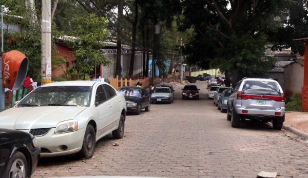 El 45% de las zonas residenciales de la capital carecen de parqueos