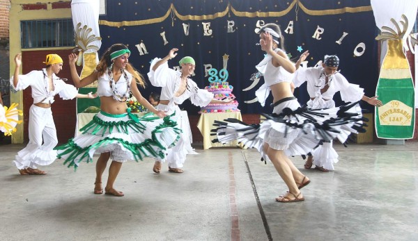 Familiares de Jesús Aguilar Paz reciben homenaje