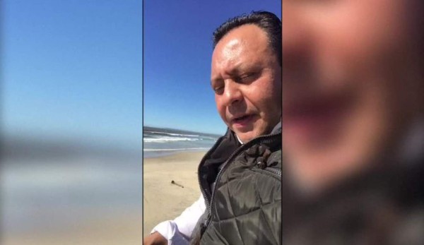 Diputado mexicano escala valla de frontera con EEUU para criticar a Trump&nbsp; &nbsp;&nbsp;