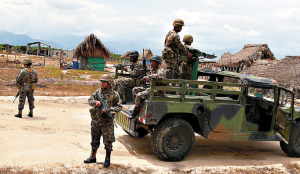 FF AA controla finca del Aguán al irse invasores