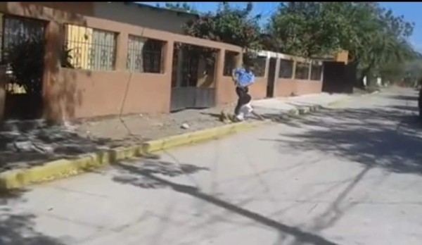 Policías hondureños propinan brutal golpiza a hombre en Nacaome