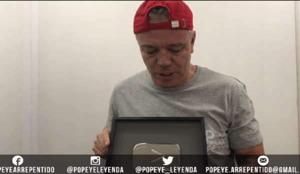 Exsicario de Pablo Escobar recibe el 'Botón de Plata” de YouTube