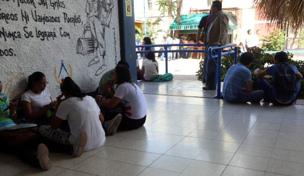 Irrespeto a espacios para discapacitados en la UNAH