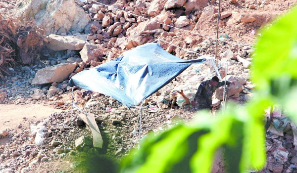 Continúa hundimiento de tierra en medio de labores de búsqueda