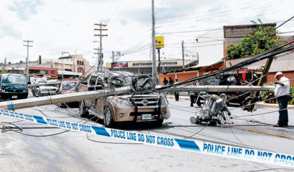 Siete días tienen compañías para arreglar telaraña de cables