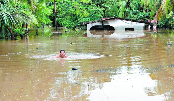 Honduras: Muerte y destrucción por aguaceros que azotan la costa norte