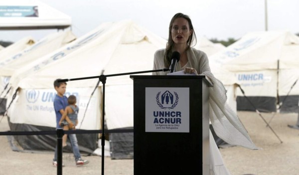 FOTOS: El look de Angelina Jolie durante su visita a migrantes venezolanos en Colombia