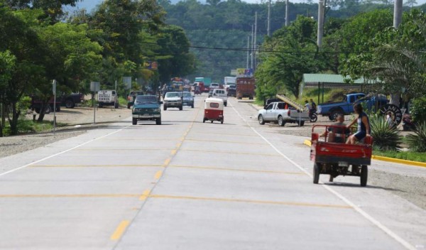 Inauguran carretera de 53.6 kilómetros del Corredor Agrícola que une Olancho y Colón