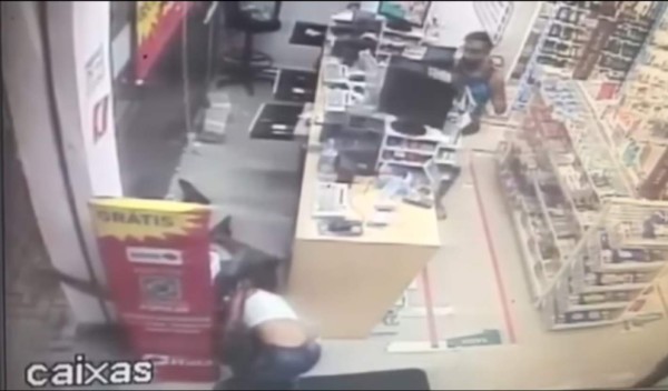 Brasil: Malhechor sufre un infarto mientras robaba en una farmacia