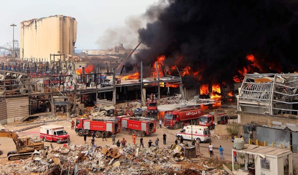 Beirut vive otra vez una pesadilla: estalla un depósito en el puerto (FOTOS)