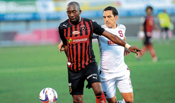 Jerry Palacios sigue inspirado