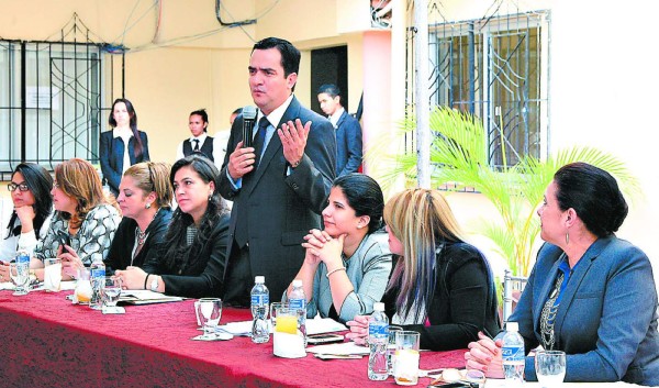 Discuten reforma sobre bienes matrimoniales