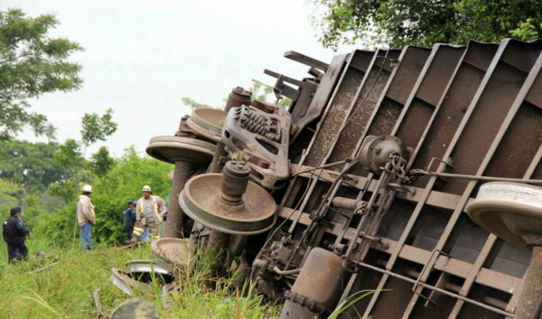 Al menos cuatro hondureños mueren en descarrilamiento de tren en México