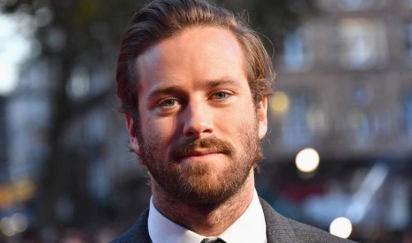Los inquietantes mensajes de Armie Hammer, actor acusado de violación y canibalismo