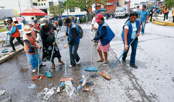 Manifestantes plagaron de grafiti la capital de Honduras