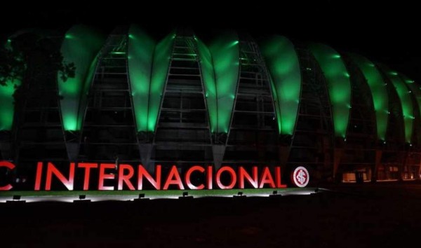 ¡Detallazo! Edificios y monumentos se pintan de verde en honor al Chapecoense