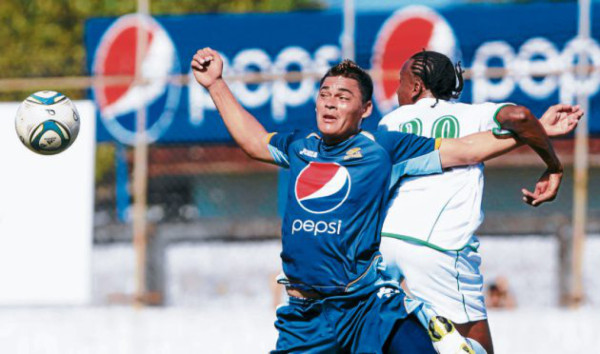 Jerry Bengtson salvó el invicto de Motagua con gol en posición adelantada