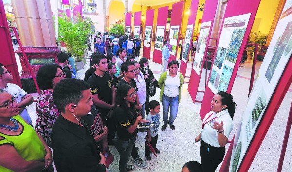 Conmoción y fervor frente al Manto de Turín en Tegucigalpa