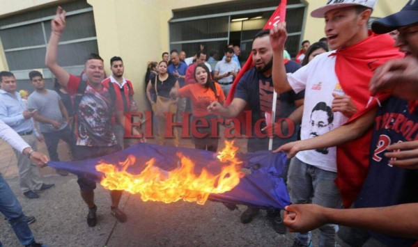 Simpatizantes de la Alianza de Oposición marchan en apoyo a Nasralla
