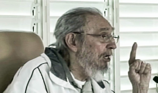 Fidel Castro reaparece en acto público después de nueve meses