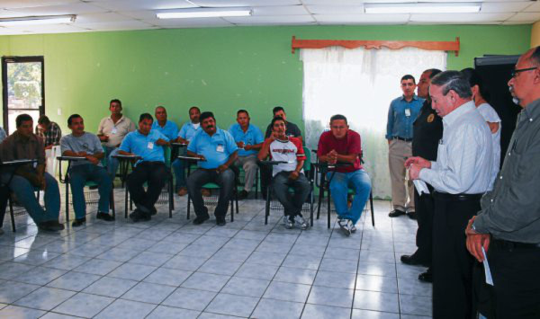 Capacitan a conductores de buses y taxis