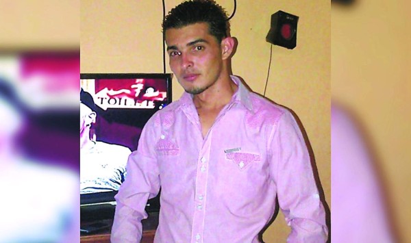 Investigan trasiego de armas en caso de policía detenido con AK-47