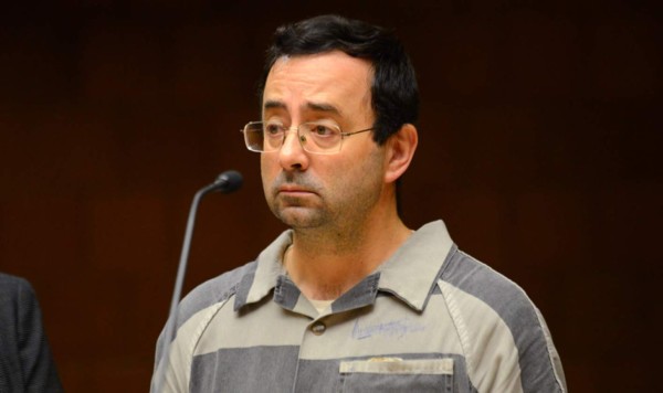 Exmédico de gimnastas olímpicos de EEUU acusado de abusar sexualmente de atletas