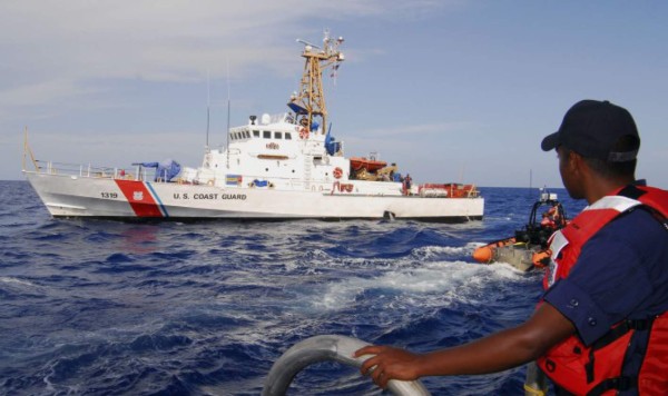 Hallan un cuerpo donde desapareció una familia en un velero en Florida
