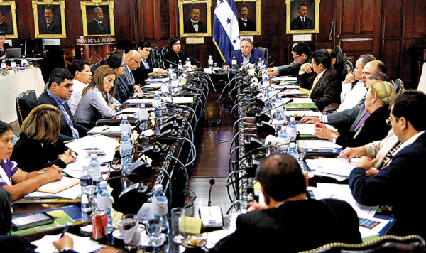 Ejecutivo también hará 'pasarela” de ministros