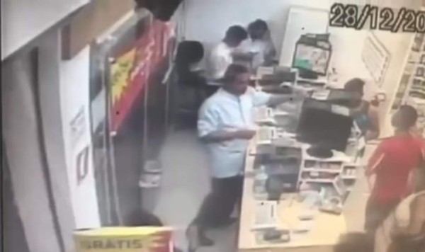 Brasil: Malhechor sufre un infarto mientras robaba en una farmacia