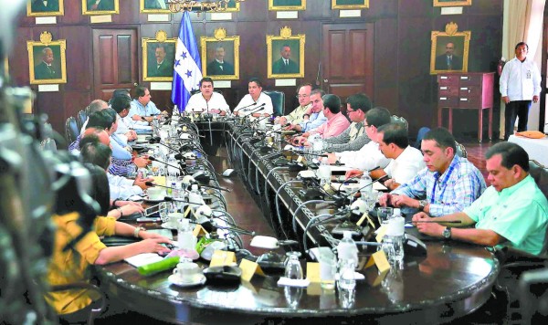 Hospitales Mario Rivas y Leonardo Martínez pasan a fundaciones