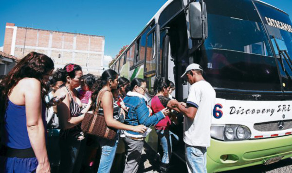 Abarrotan terminales de transporte