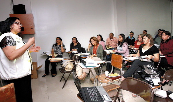 Fiscalía libera a activistas de Azules Unidos