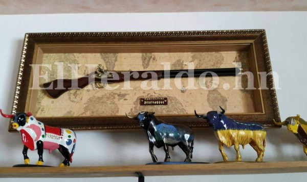 Honduras: Hallan lujosas armas clásicas en bienes asegurados a narco