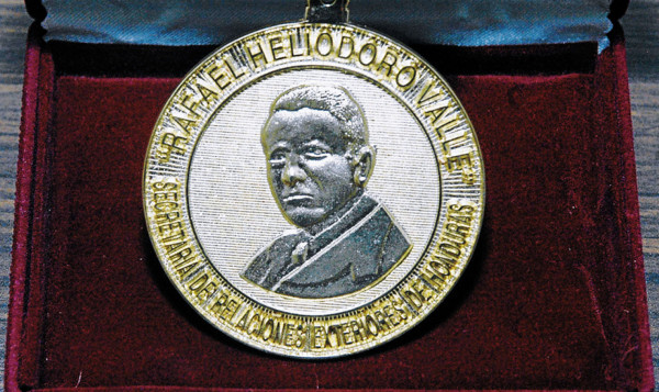 Rafael Heliodoro Valle en un diálogo con André Breton