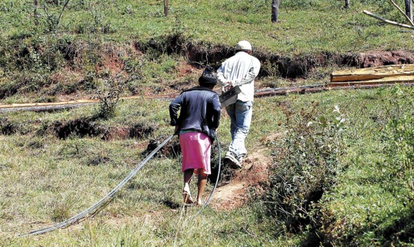 Construyen y mejoran casas en Montaña de la Flor