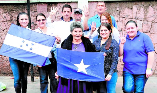 Fiesta azul en toma de posesión de Juan Orlando Hernández