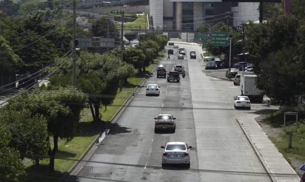 Restaurarán deterioradas vías del bulevar Fuerzas Armadas y anillo periférico