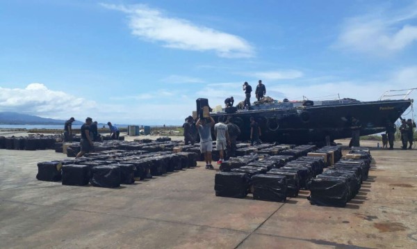 Encuentran abandonado millonario cargamento de cigarrillos en costa norte de Honduras&nbsp;