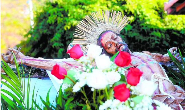 Sublime devoción y fervor al Cristo Negro