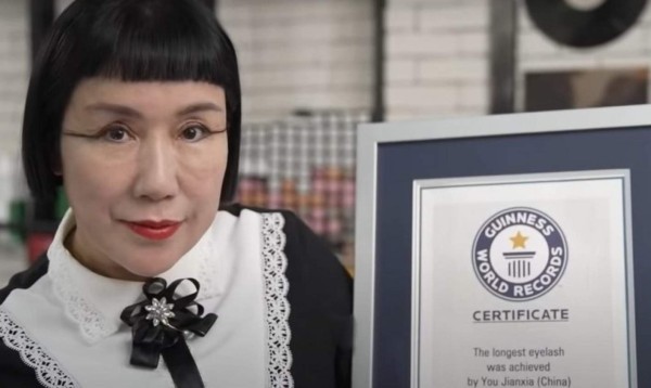 You Jianxia, la mujer con las pestañas más largas del mundo (FOTOS)