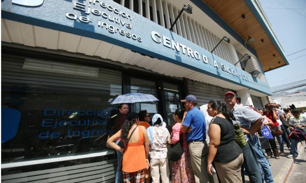 Unos 200 empleados atienden centros de atención de la DEI