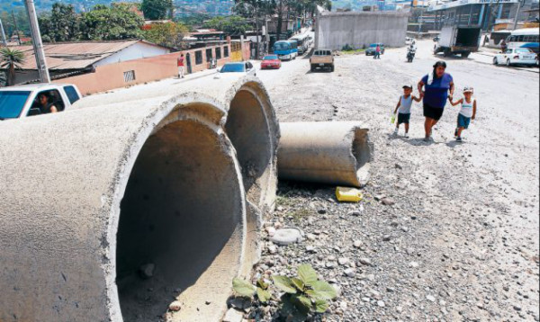 Más de 100 mil habitantes exigen conclusión de puente en El Carrizal