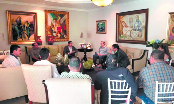 Juan Orlando Hernández inicia pláticas para definir nuevo titular del Congreso Nacional