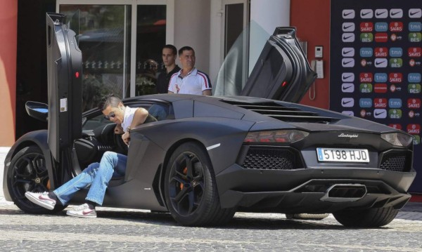 FOTOS: Esto cuesta cada uno de los lujosos carros que presume Cristiano Ronaldo